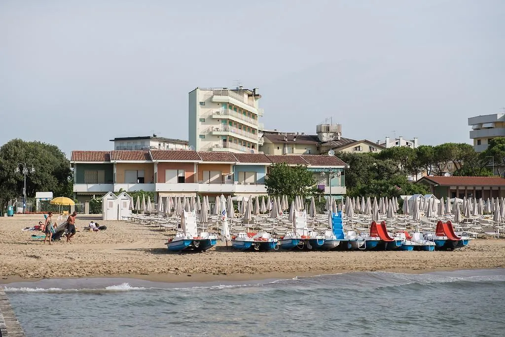 Jesolo Sea Front Garden Apartment Lido di Jesolo