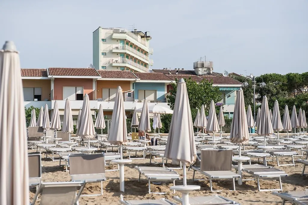 Casa vacanze Jesolo Sea Front Garden Apartment Italia