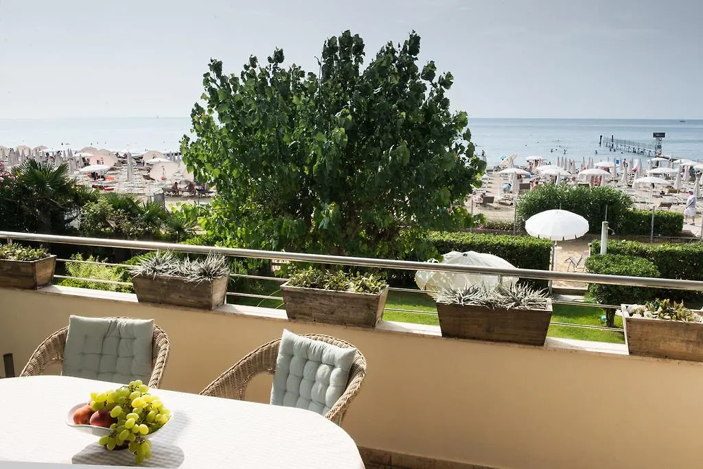 Jesolo Sea Front Garden Apartment