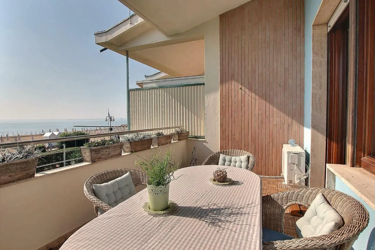 Jesolo Sea Front Garden Apartment Lido di Jesolo