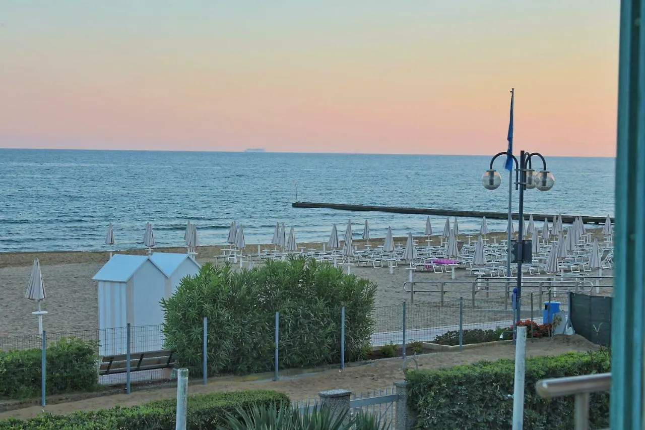 Jesolo Sea Front Garden Apartment 0*, Lido di Jesolo Italia