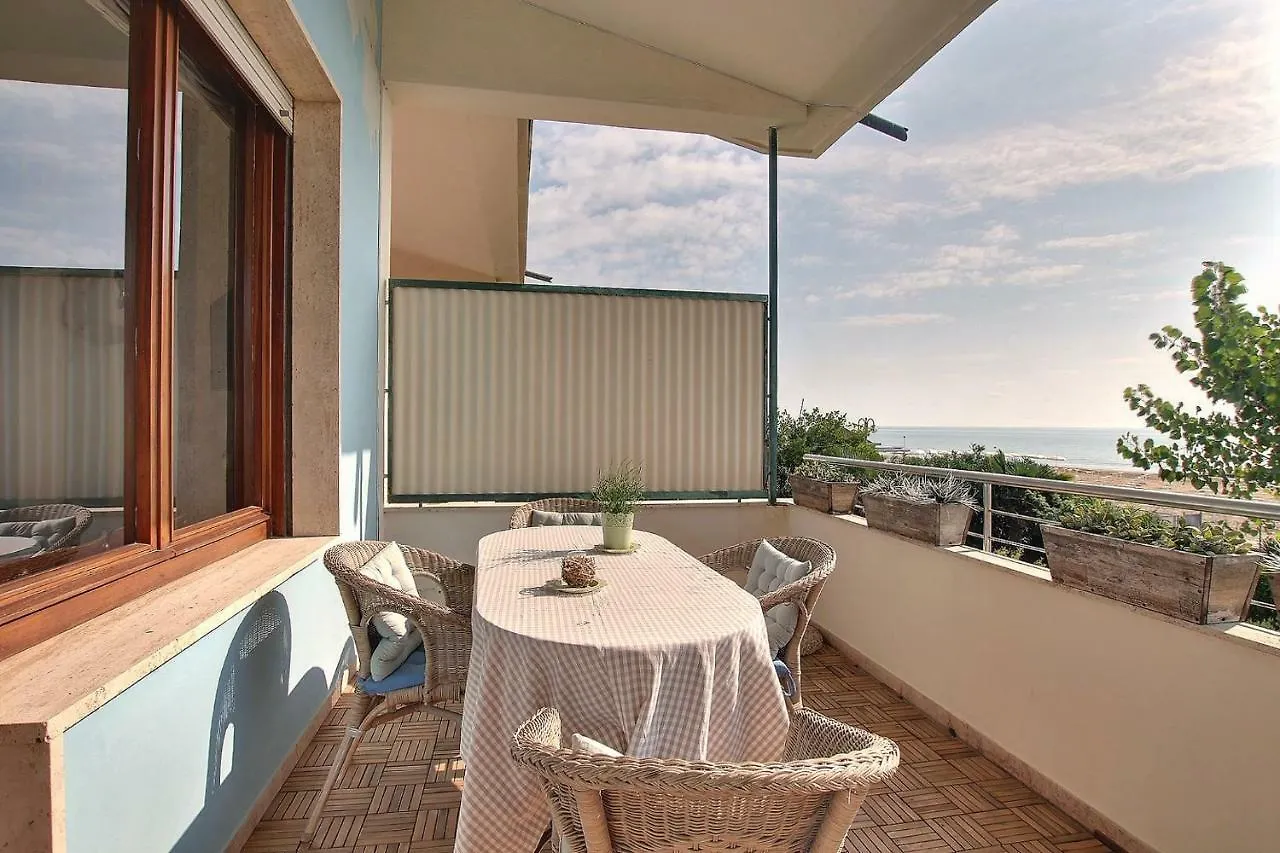 Casa vacanze Jesolo Sea Front Garden Apartment